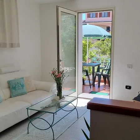 In Con Veranda Privata E Parcheggio Gratuito Όλμπια