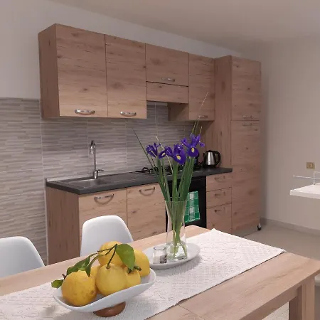 In Con Veranda Privata E Parcheggio Gratuito Tatil Evi